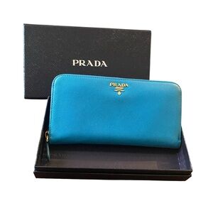 COA Included! Prada Saffiano Wallet